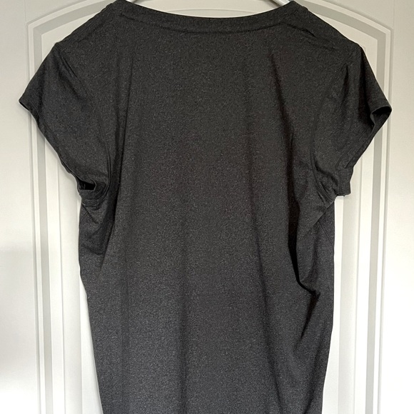 🍓 2 for $13 NWOT. Reebok shirt in grey. 1 Size L/G & 1 M - Picture 4 of 6